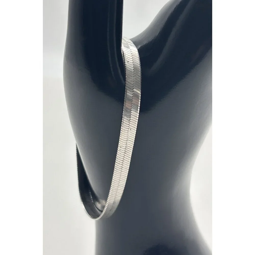 Vintage Sterling Silver Herringbone Bracelet Made in Italy With Maker's Hallmark - Picture 13 of 14